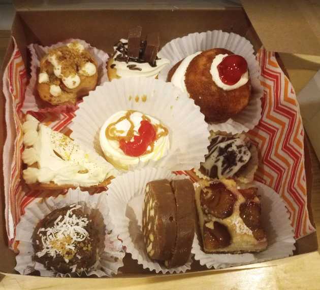 Prăjituri asortate, în cutie (3)